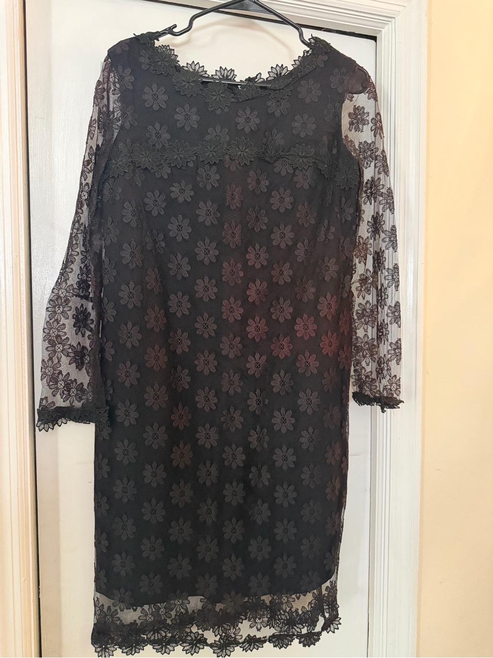 Vintage Black Floral Lace Long-Sleeve Shift Dress